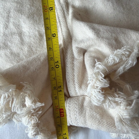 Zara Womens High Waisted Denim Shorts Ecru Off White Frayed Hem Size US 0 MEX 22 - Picture 9 of 9